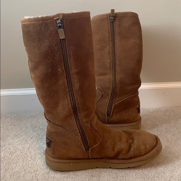 Rarely worn, size 5 tall, authentic UGG boots - Picture 3 of 4